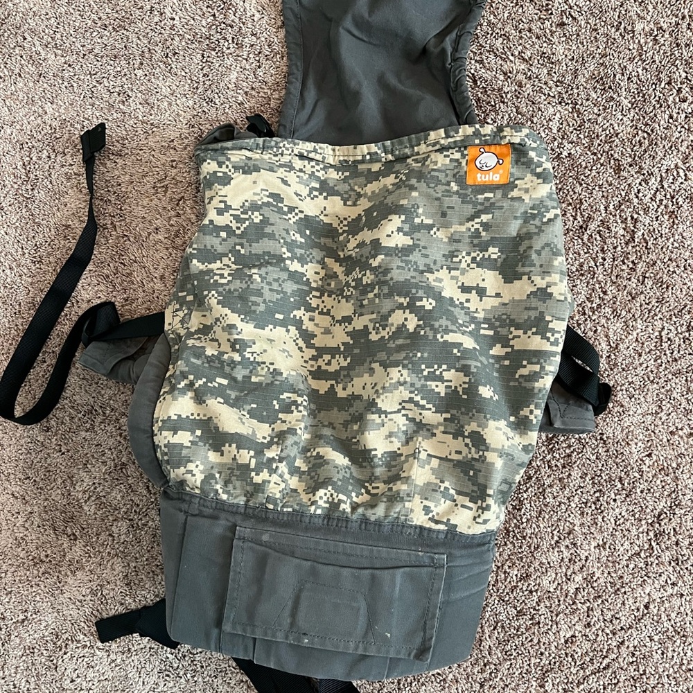 Toddler size Tula, needs washing. Great working condition.